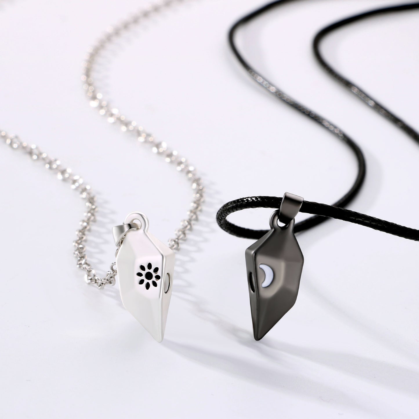Collares Sol para Ti, Luna para Mí