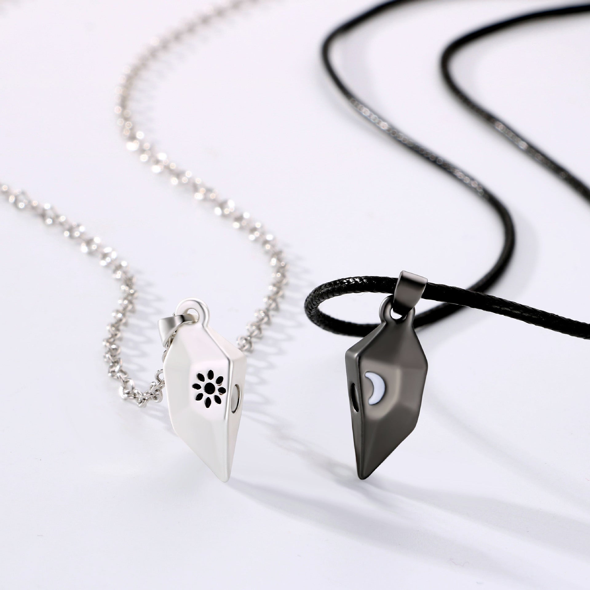 Collares Sol para Ti, Luna para Mí